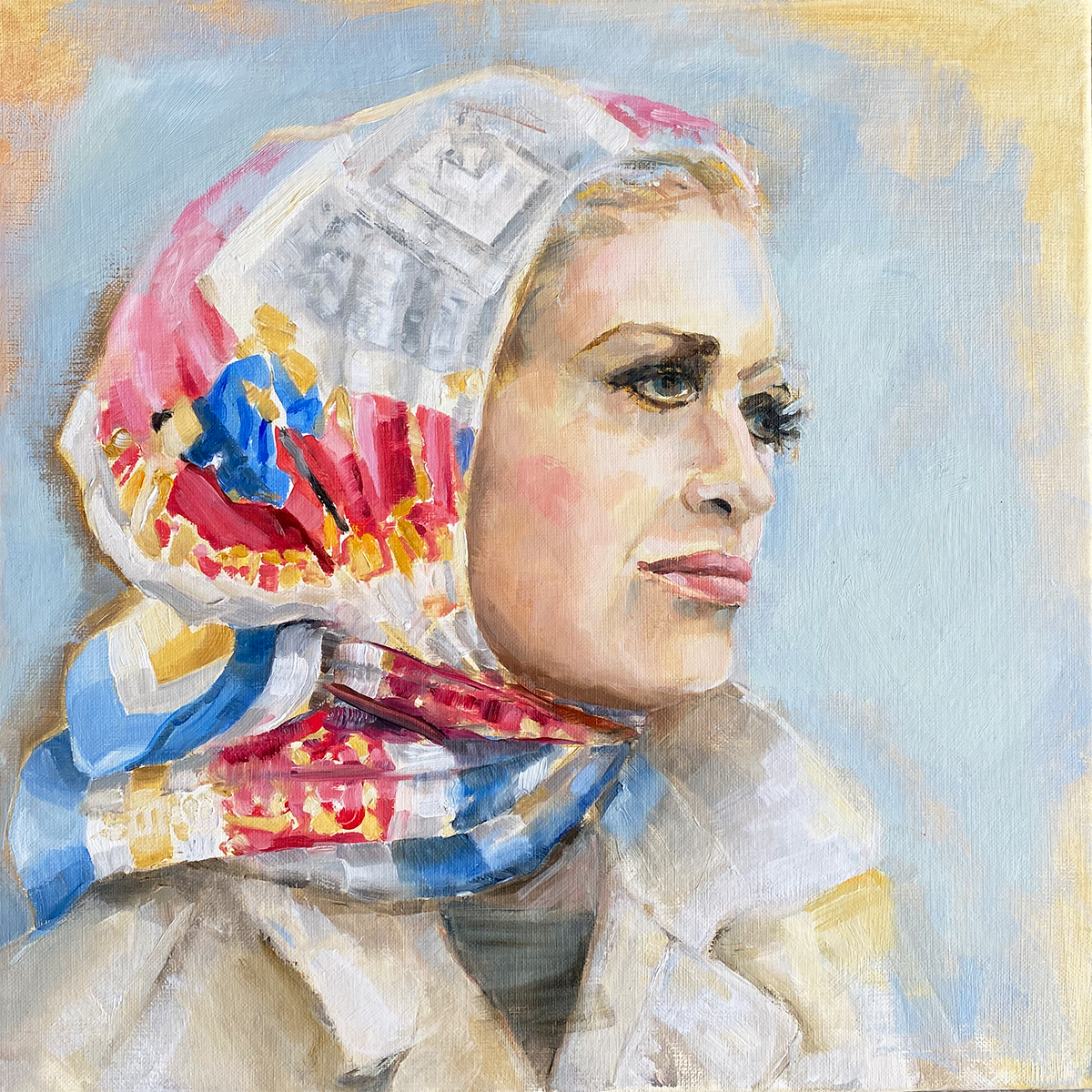 Schilderij van  vrouw met rood, wit, blauw, gouden sjaal tegen een lichtblauwe achtergrond