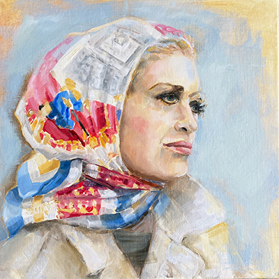 olieverf portret van dame met hermes sjaal uit jaren 50 tegen lichtblauwe achtergrond